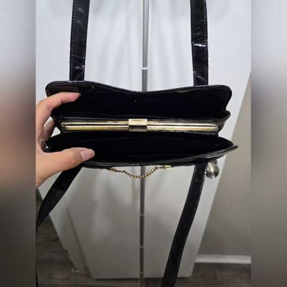 Black Patent Leather Handbag with Gold Chain Detail – Chic and Versatile - Picture 3 of 9